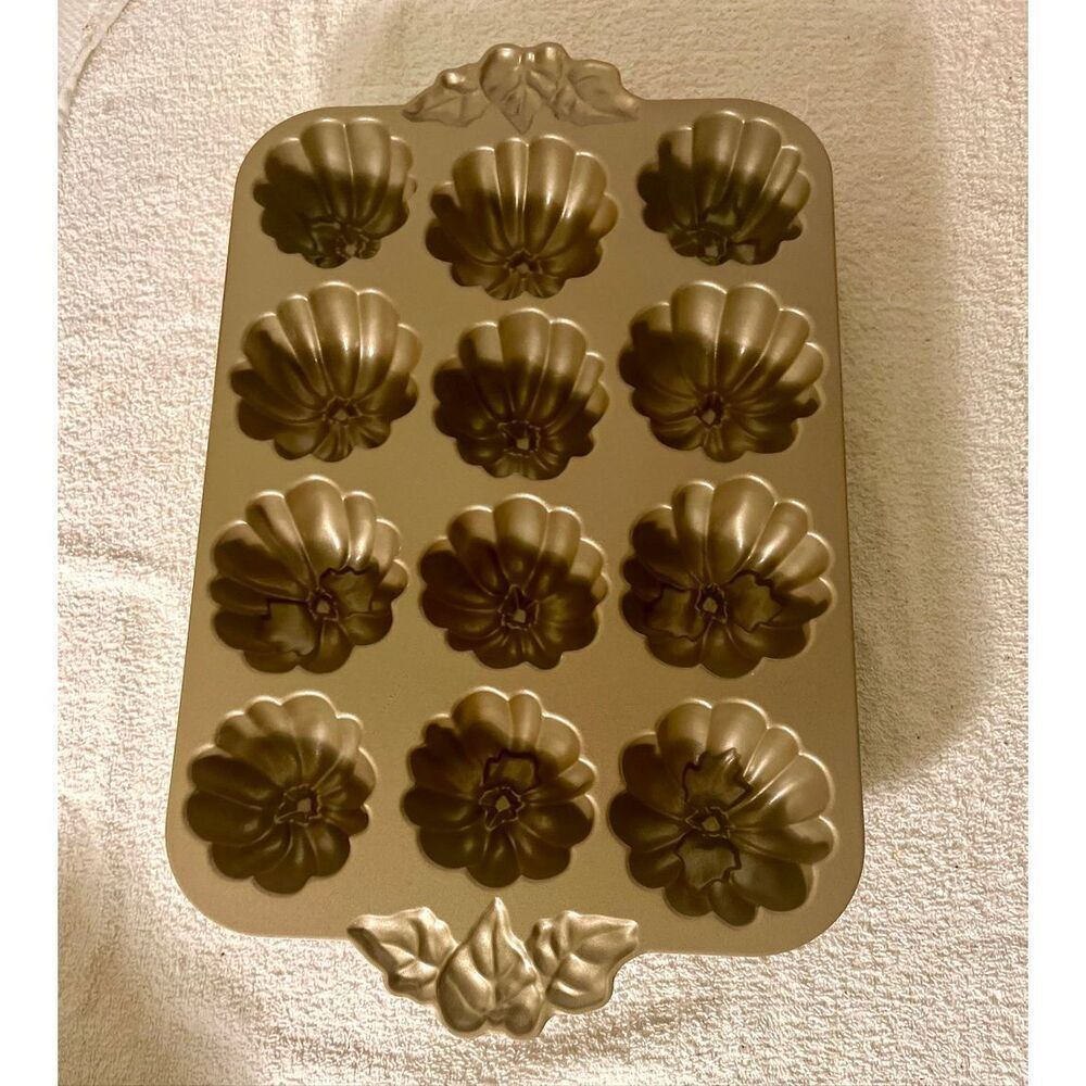 Nordic Ware Williams Sonoma Pumpkin Patch Mini Bundt Pan Muffin Cake Pan - Picture 8 of 10
